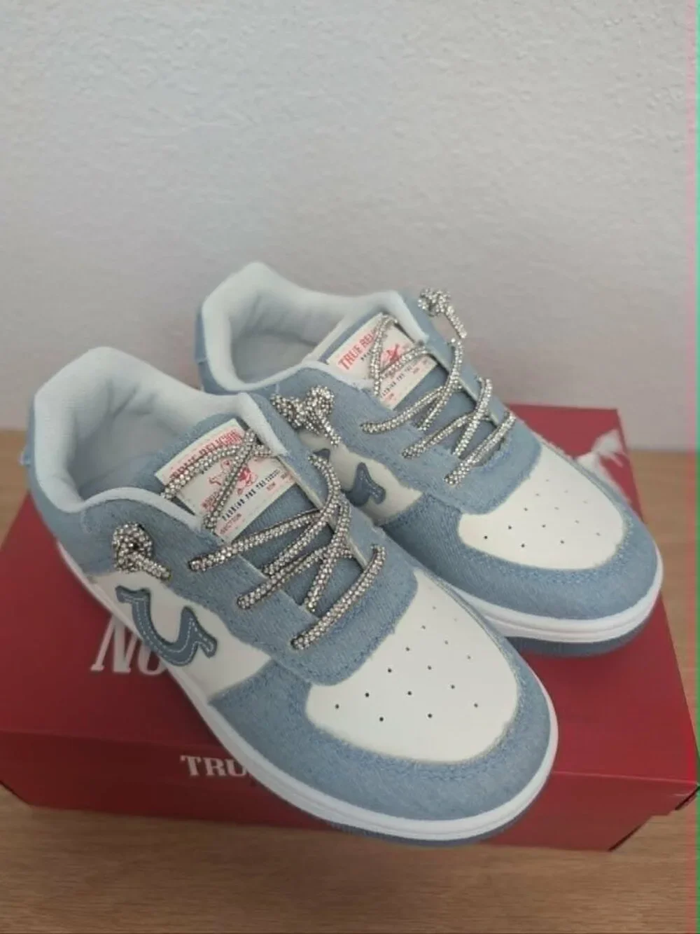 True Religion Allison Sneaker Size 12 Girls